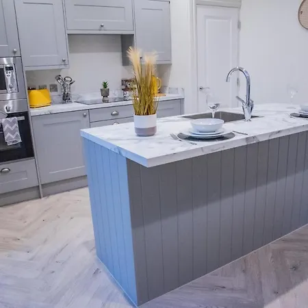 Bv Classic 3 Bedrooms At Cliff Oak Leeds Perfect For Contractors