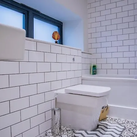 Apartment Bv Classic 3 Bedrooms At Cliff Oak Leeds Perfect For Contractors Leeds (West Yorkshire)
