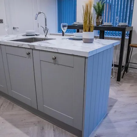 Apartment Bv Classic 3 Bedrooms At Cliff Oak Leeds Perfect For Contractors *