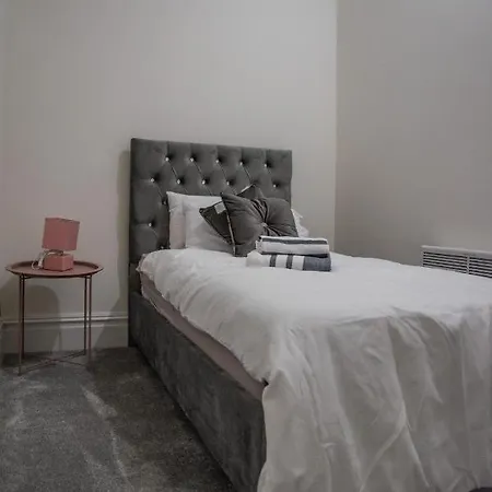 Bv Classic 3 Bedrooms At Cliff Oak Leeds Perfect For Contractors Apartment *