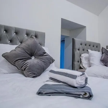 Bv Classic 3 Bedrooms At Cliff Oak Leeds Perfect For Contractors *