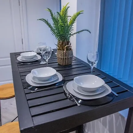 Bv Classic 3 Bedrooms At Cliff Oak Leeds Perfect For Contractors Apartment *