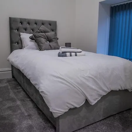 Bv Classic 3 Bedrooms At Cliff Oak Leeds Perfect For Contractors Leeds (West Yorkshire)