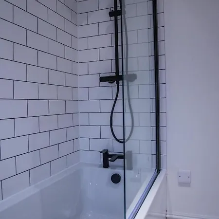 Bv Classic 3 Bedrooms At Cliff Oak Leeds Perfect For Contractors *